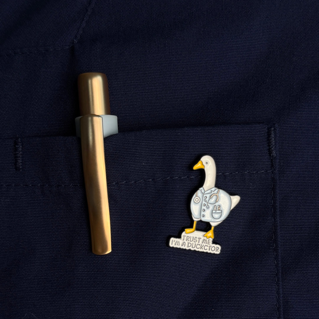 Brosche "duckctor"